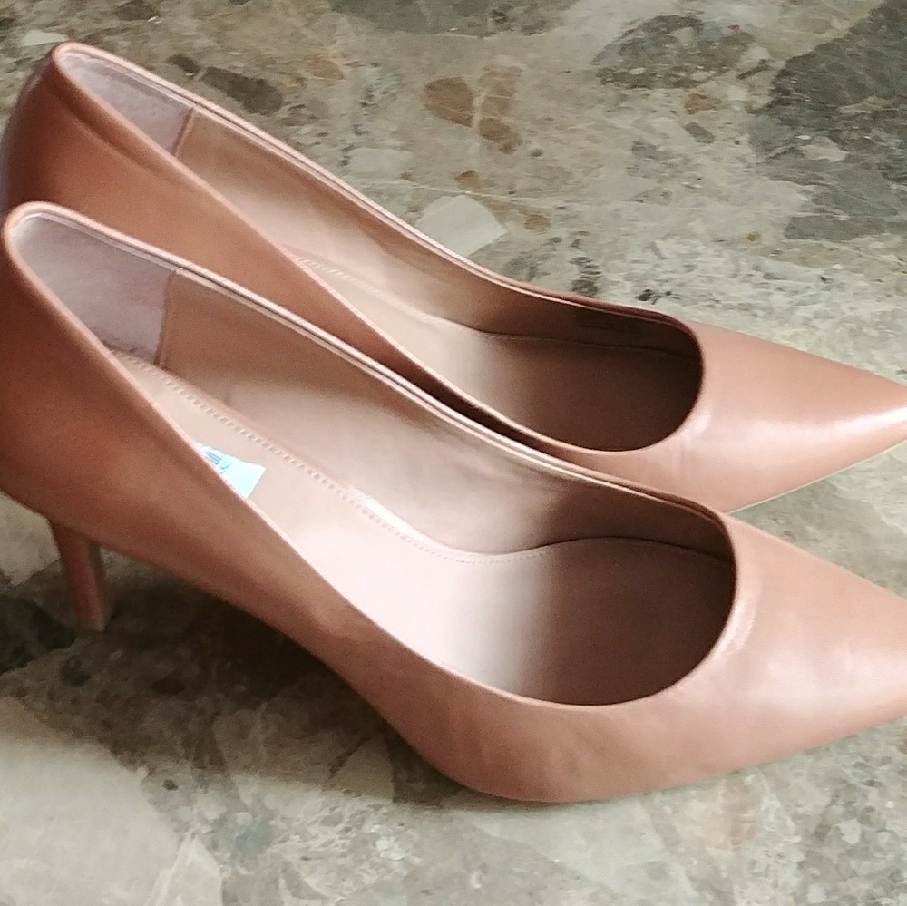 Shoes - Picture 3 of 4